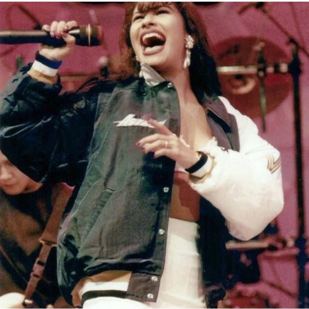 Selena Graphic Tee - Picture 5 of 5